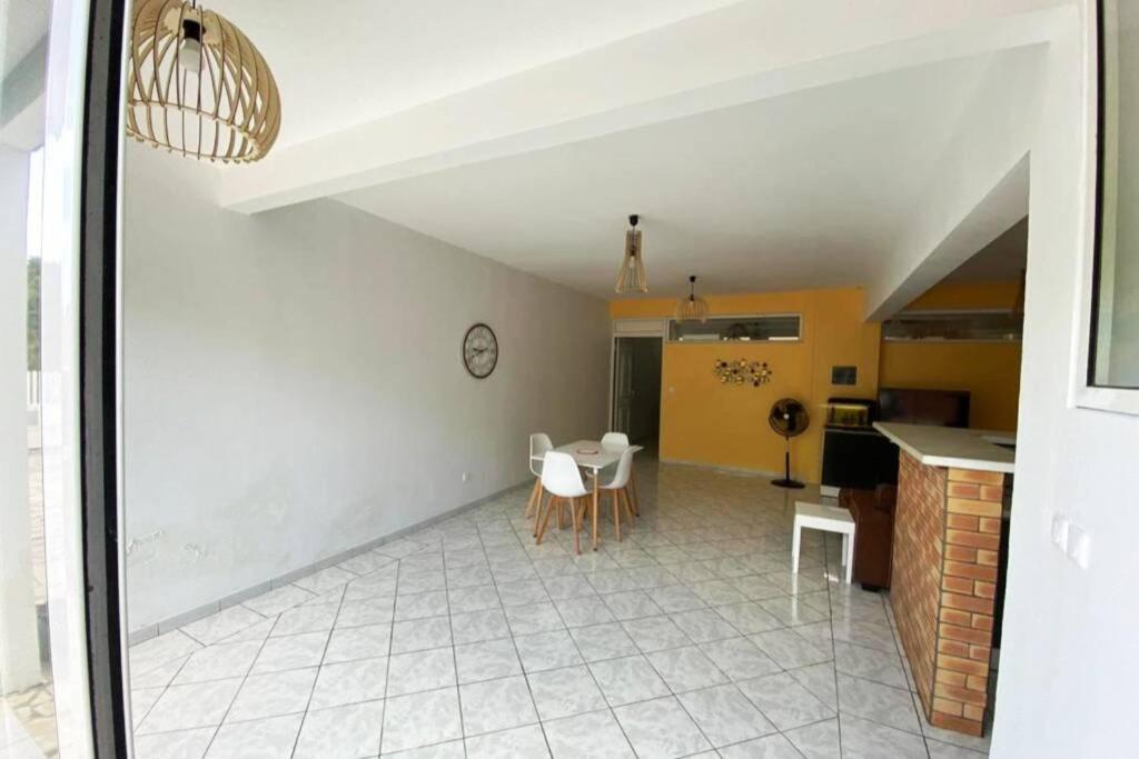 Charmant Appartement Avec Piscine Le Robert Εξωτερικό φωτογραφία