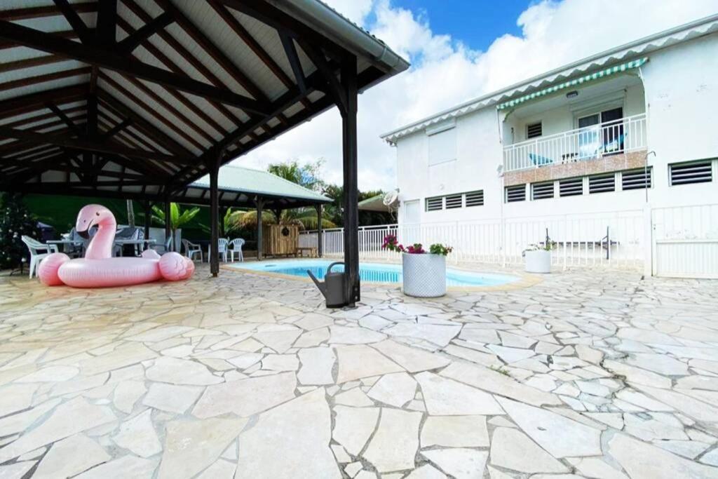 Charmant Appartement Avec Piscine Le Robert Εξωτερικό φωτογραφία