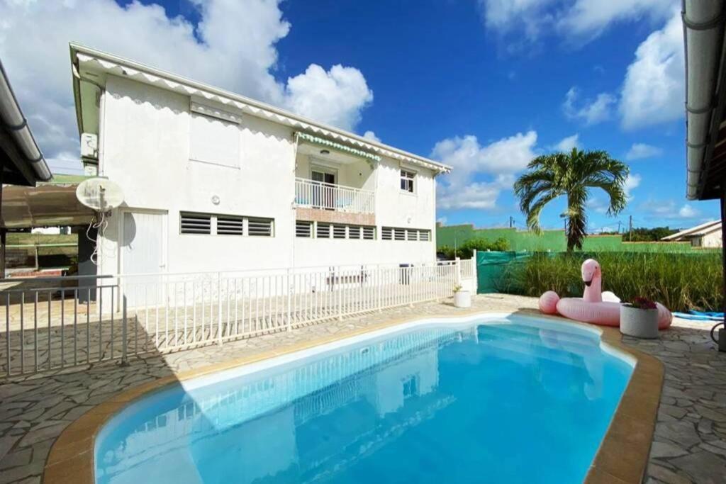 Charmant Appartement Avec Piscine Le Robert Εξωτερικό φωτογραφία