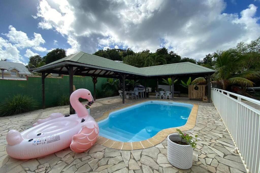 Charmant Appartement Avec Piscine Le Robert Εξωτερικό φωτογραφία